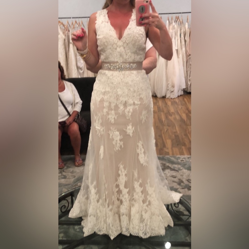 Ivory Lace Wedding Dress